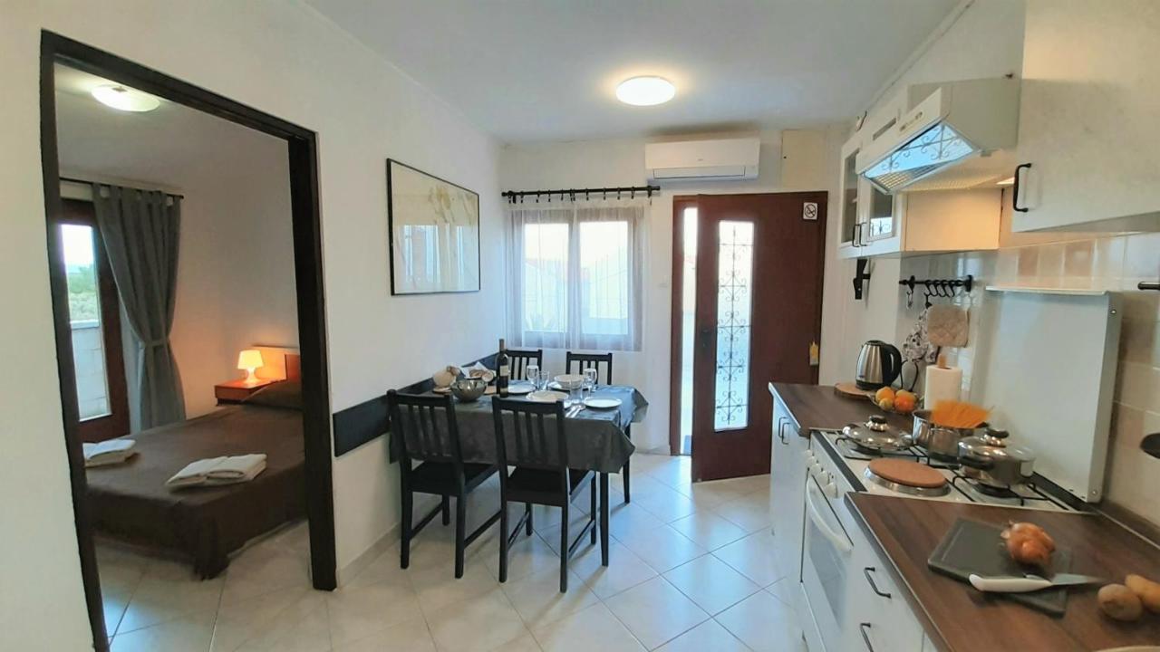 Apartments Nadia Sokolic Nerezine Exterior foto